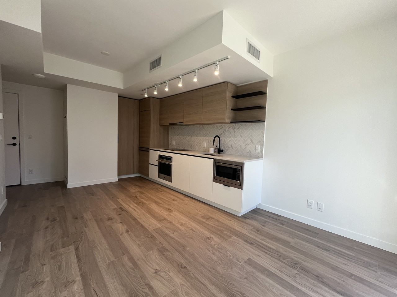 10448 University Drive #305 - Photo 6 of 20