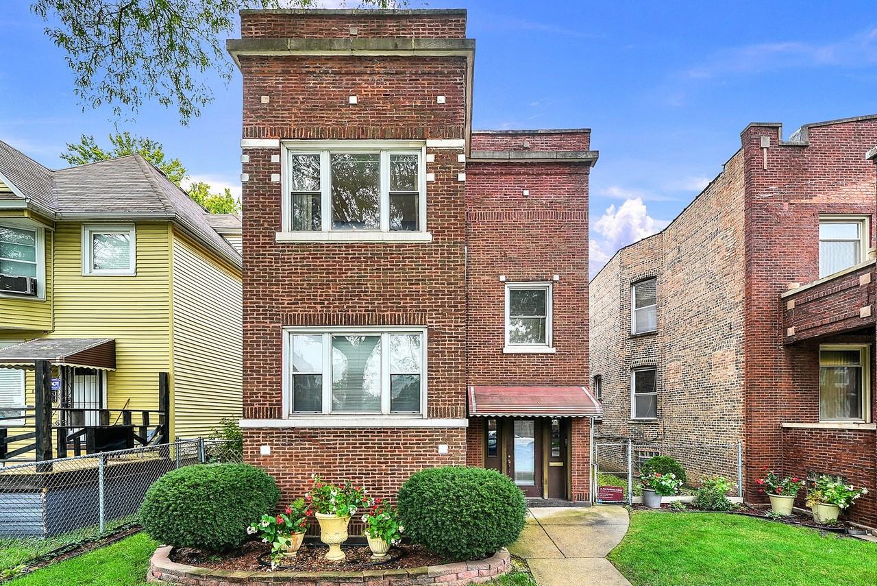 854 N Lockwood Ave 2, Chicago, IL 60651 3 Bedroom Apartment for 1,200