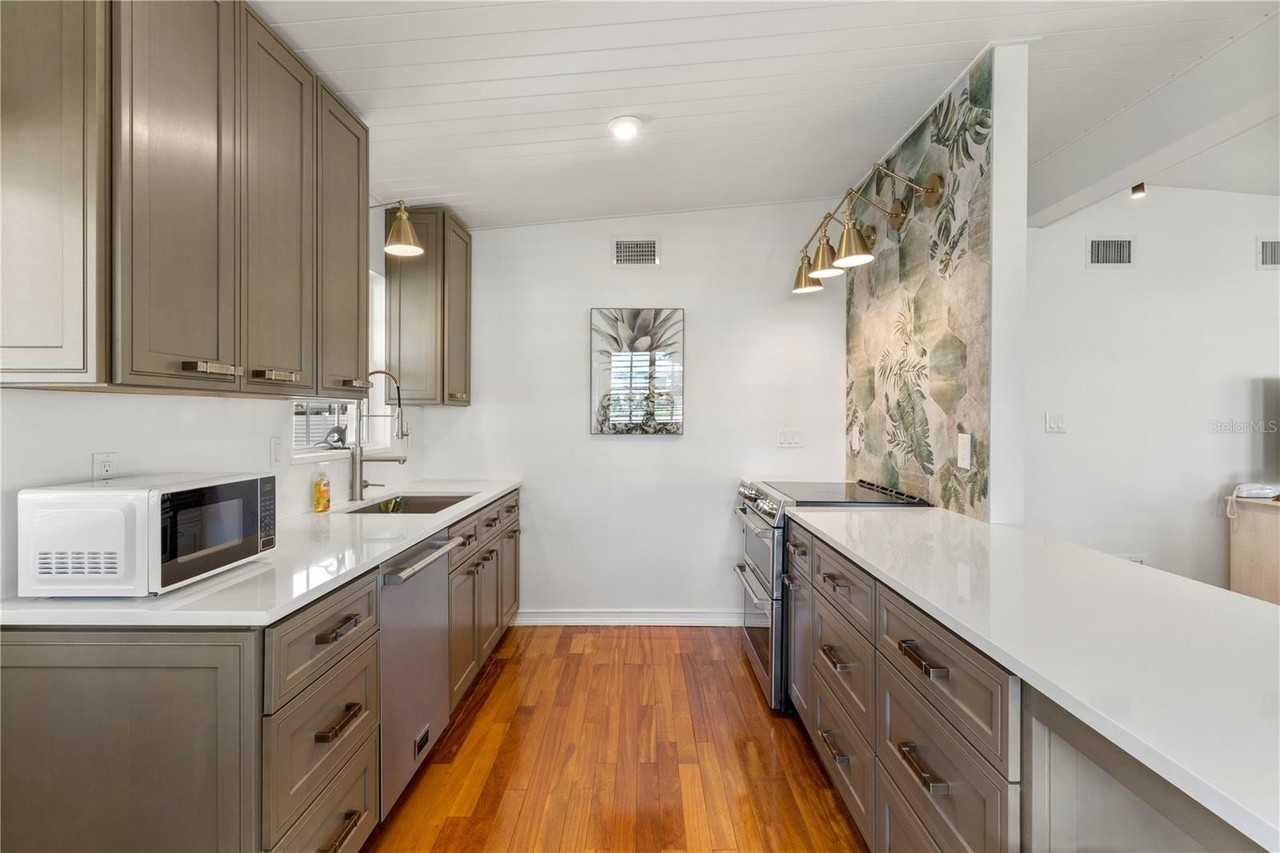 124 Field Ave E - Photo 4 of 18