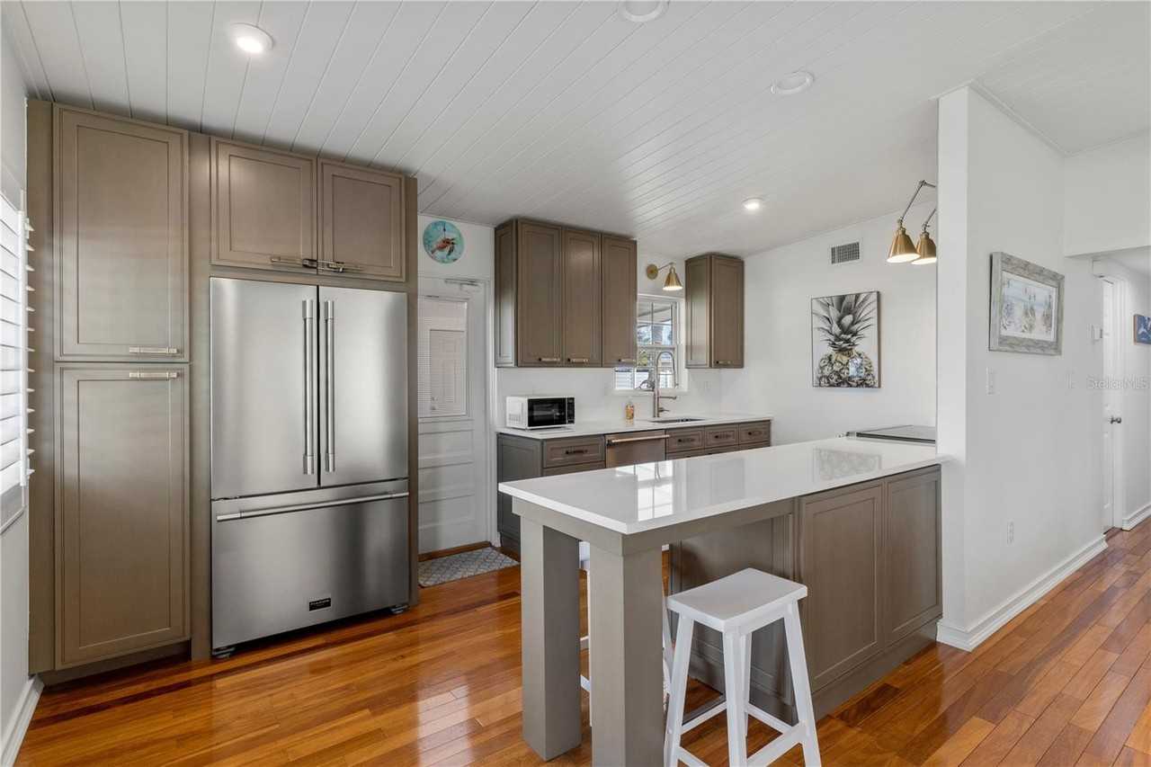 124 Field Ave E - Photo 6 of 18