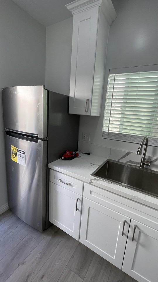 4354 W 138th St #D - Photo 6 of 25