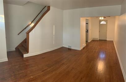 449 23rd St #449 - Photo 3 of 5