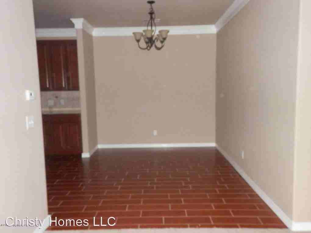 7414 Mosley St - Photo 3 of 6