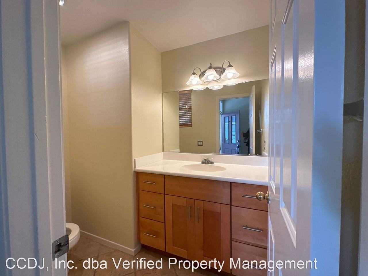 27139 Manor Cir - Photo 3 of 13