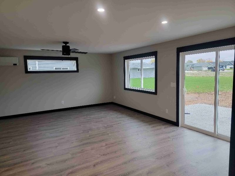 220 Vine St - Photo 3 of 6