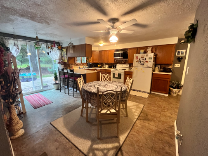 7731 S 8th St - Photo 3 of 19