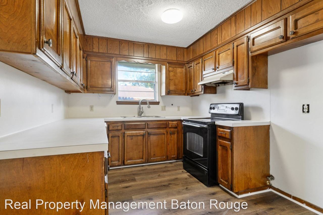 8933 Baronne Dr - Photo 3 of 11