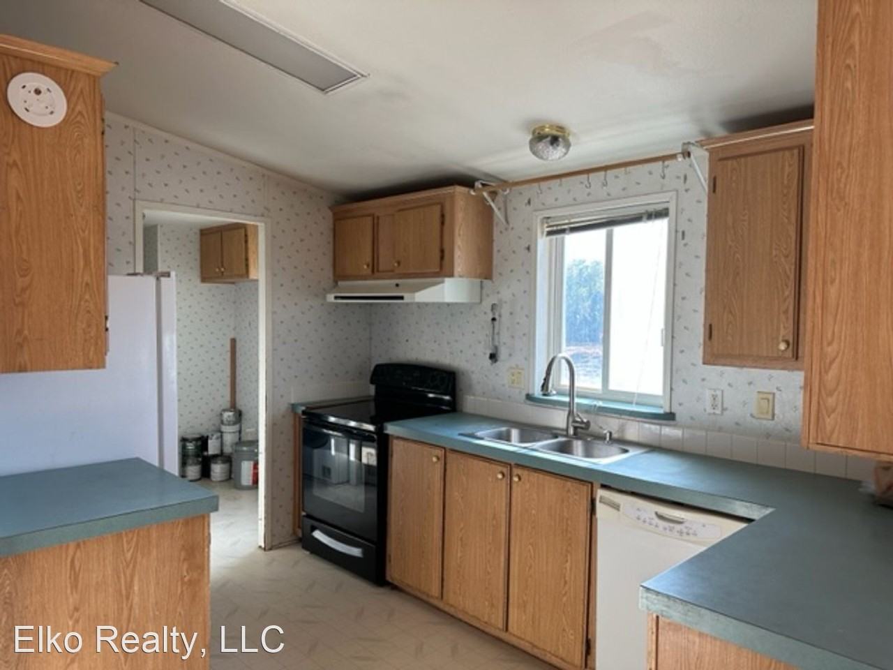 558 Buffside Dr - Photo 3 of 15