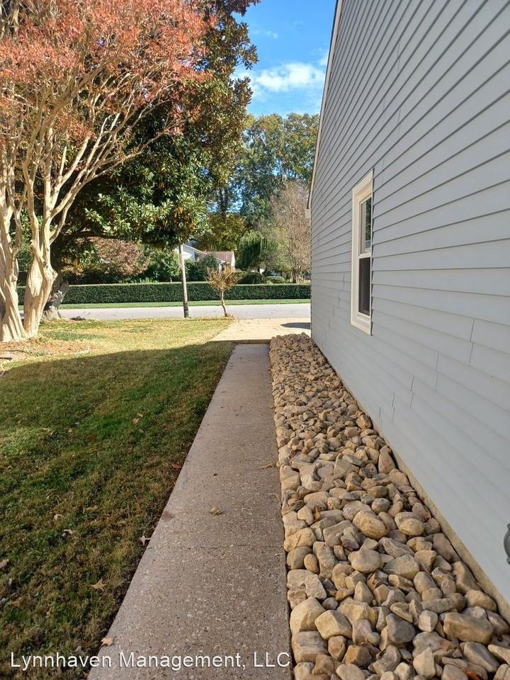 637 Bishop Dr - Photo 2 of 24