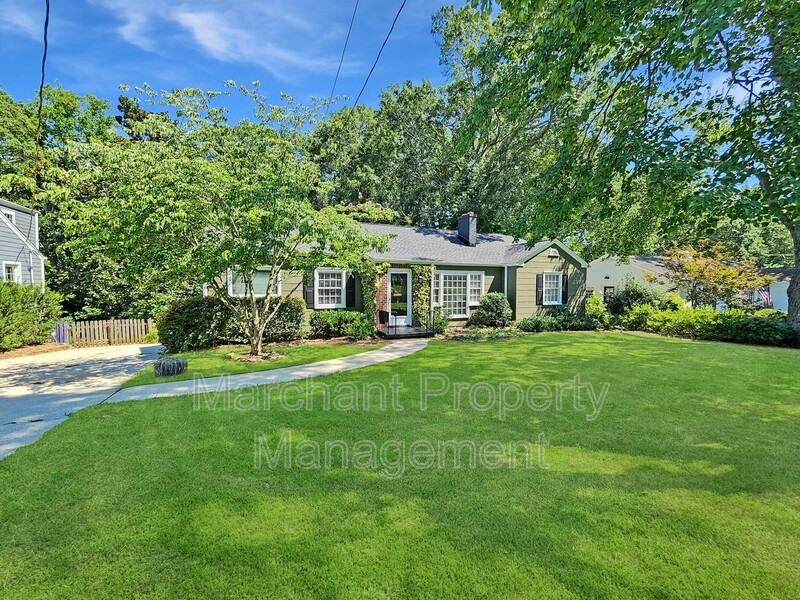 121 Rockwood Dr - Photo 3 of 31