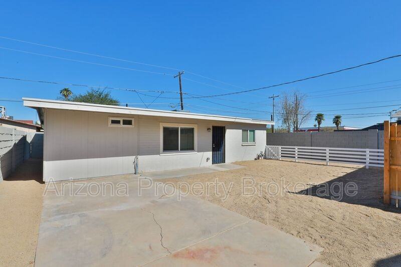 1538 E Pierce St #DF - Photo 2 of 34