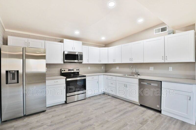 1538 E Pierce St #DF - Photo 7 of 34