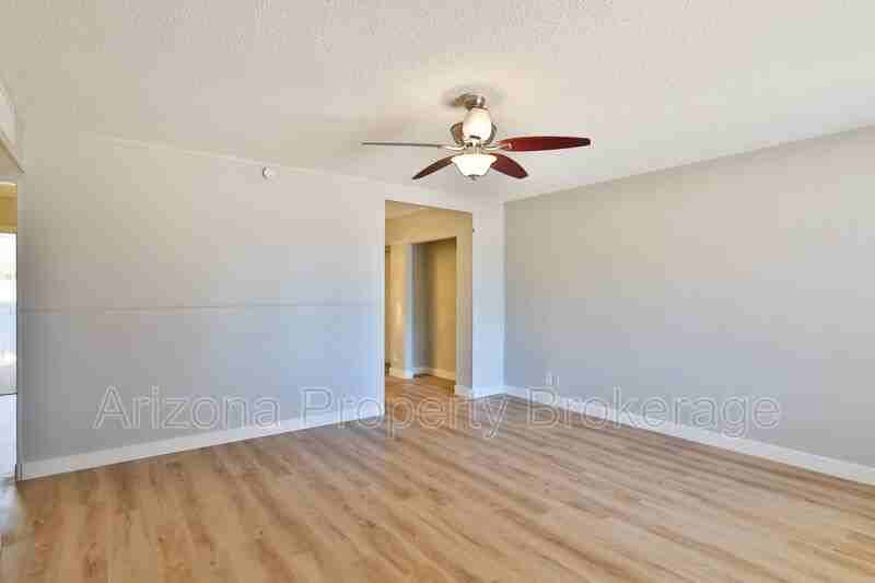 1026 S Grand - Photo 4 of 35