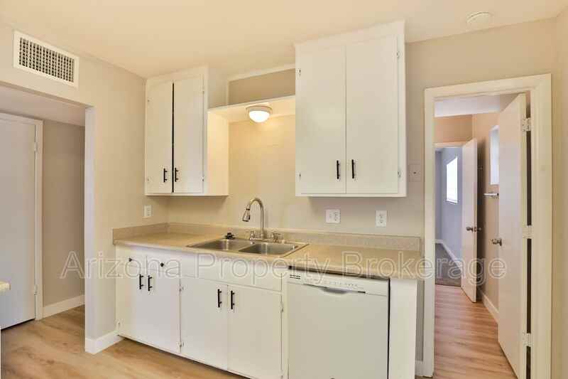 1026 S Grand - Photo 7 of 36