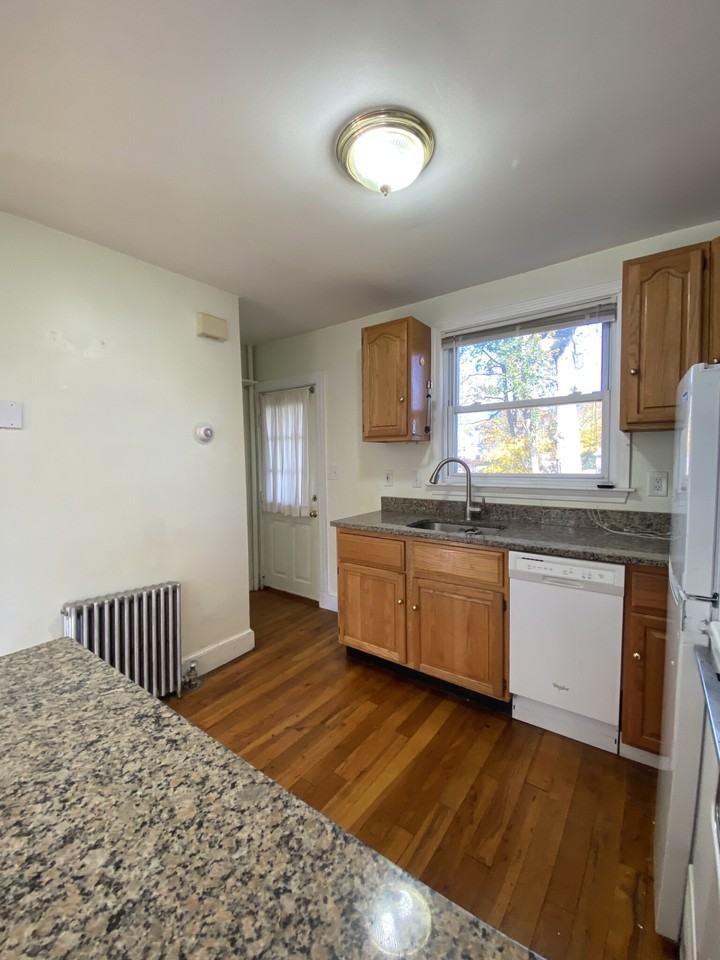 314 Webster St #A - Photo 3 of 11