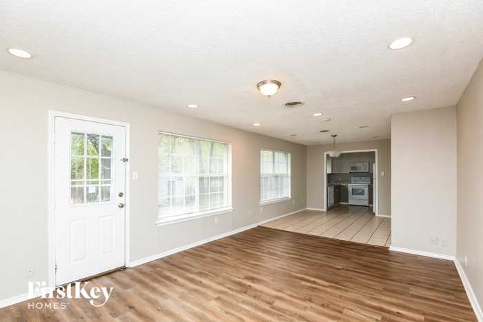 6508 Normandy Rd - Photo 2 of 16