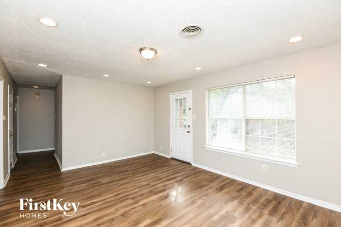 6508 Normandy Rd - Photo 3 of 16