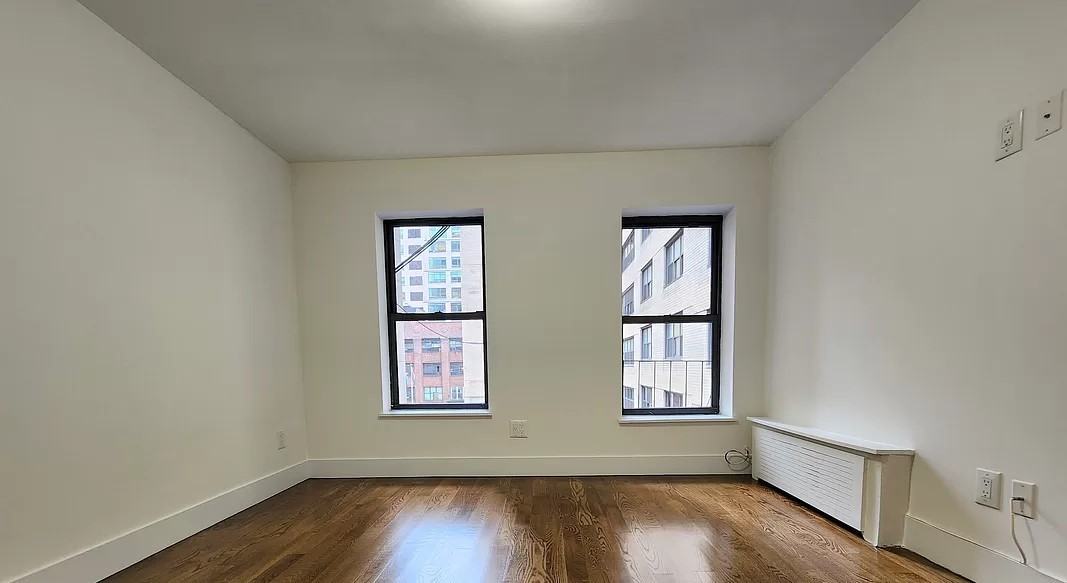 E 49th St 4B, New York, NY 10017 1 Bedroom Apartment for 3,000/month
