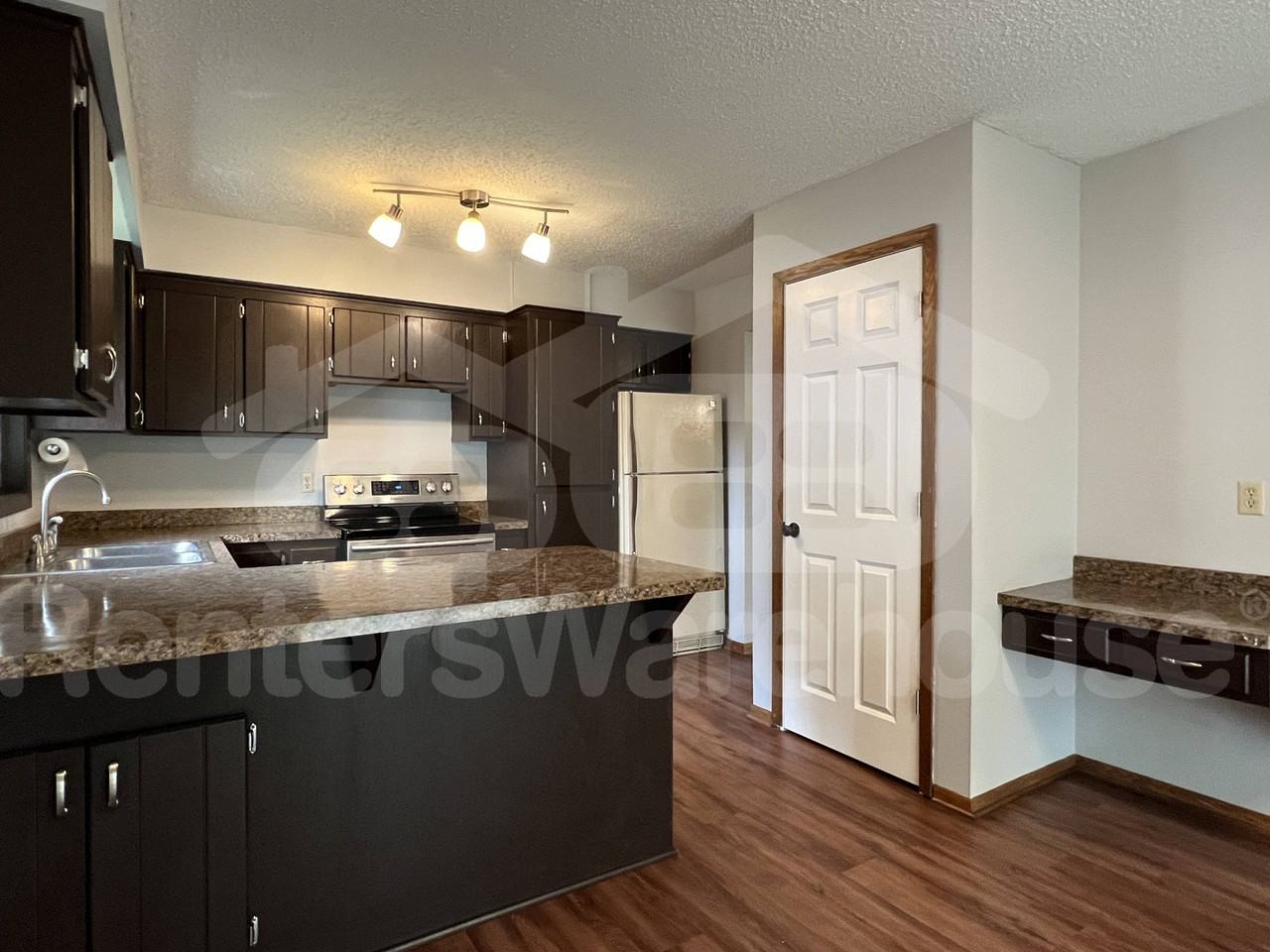 1263 Polk St S - Photo 2 of 10