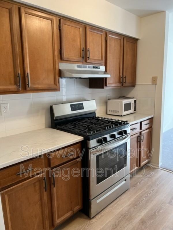 1633 Country Mill Dr - Photo 3 of 23