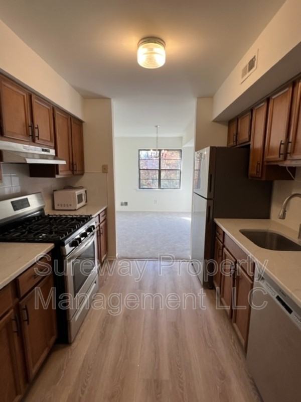 1633 Country Mill Dr - Photo 2 of 23