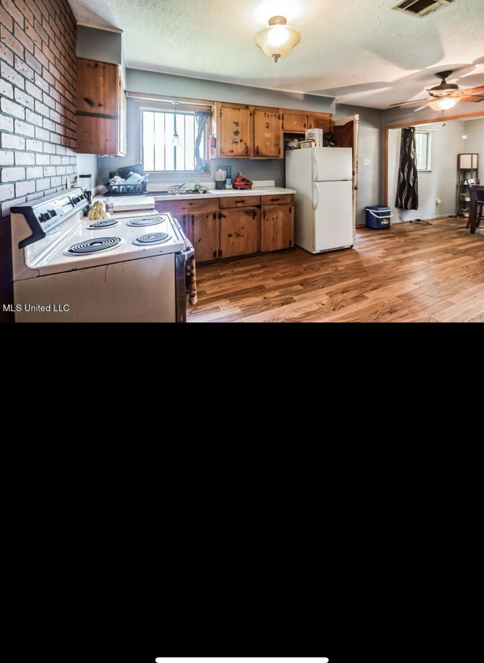 3655 Horton St - Photo 7 of 14