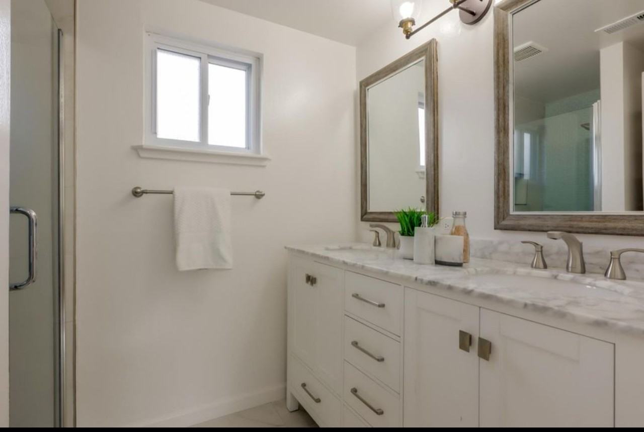 2234 Sleepy Hollow Ave - Photo 2 of 3