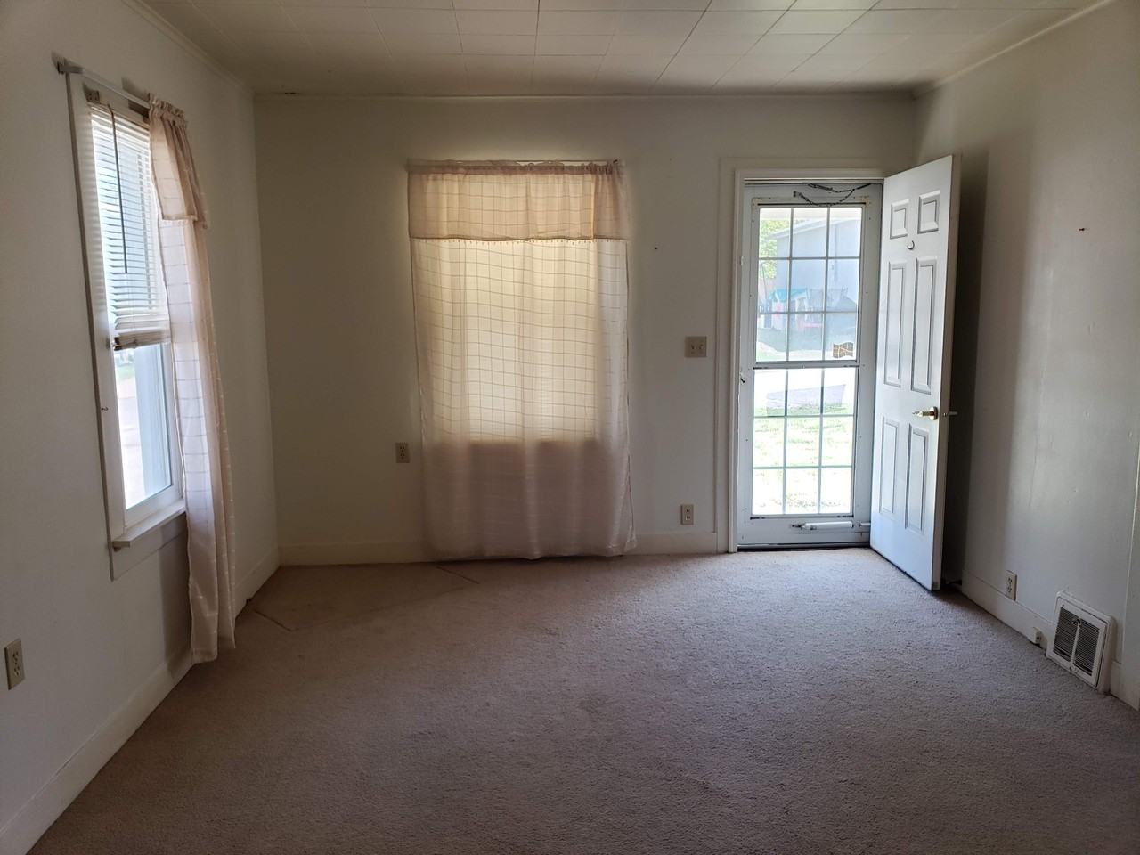 812 N 2nd Ave E #NA - Photo 2 of 4