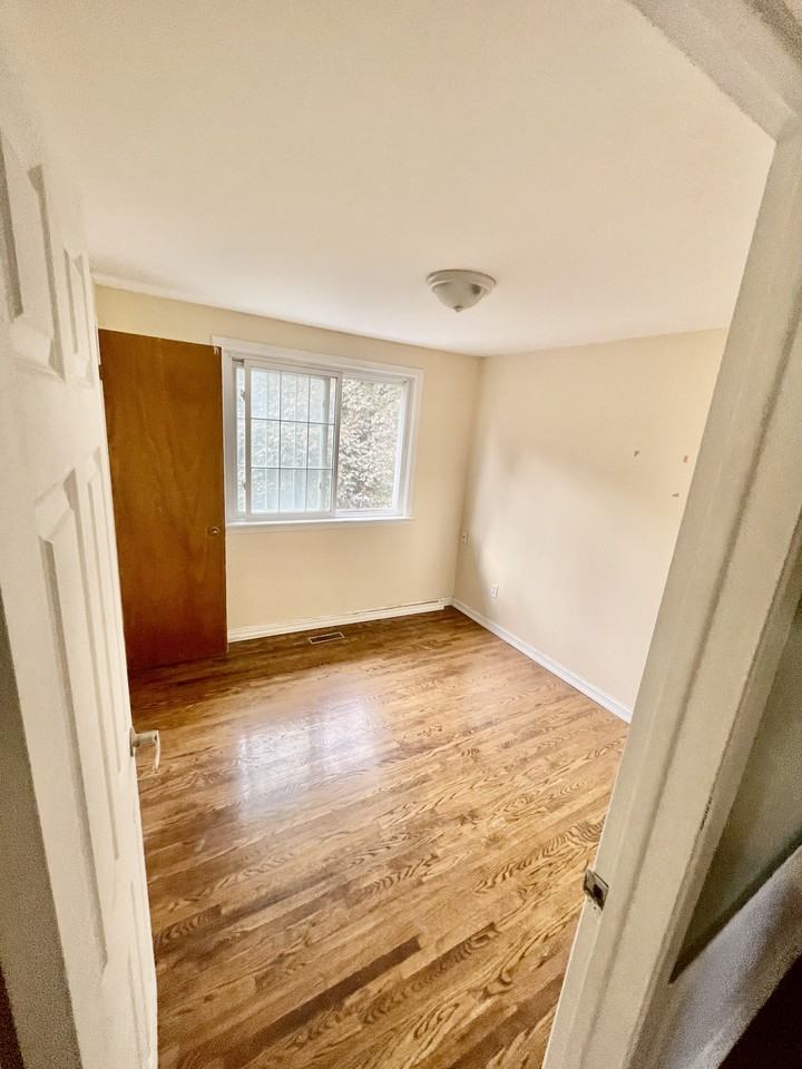 517 Crestwood Drive - Photo 2 of 11