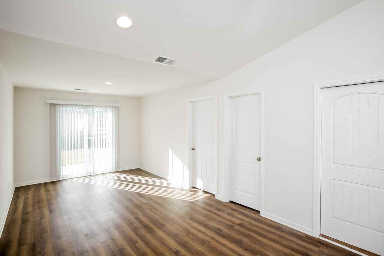 487 Conifer St - Photo 5 of 17