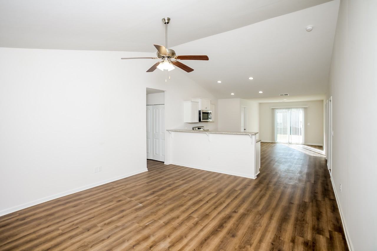 487 Conifer St - Photo 7 of 17