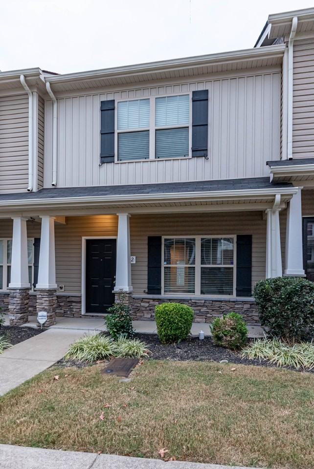 1512 Sprucedale Dr - Photo 2 of 15