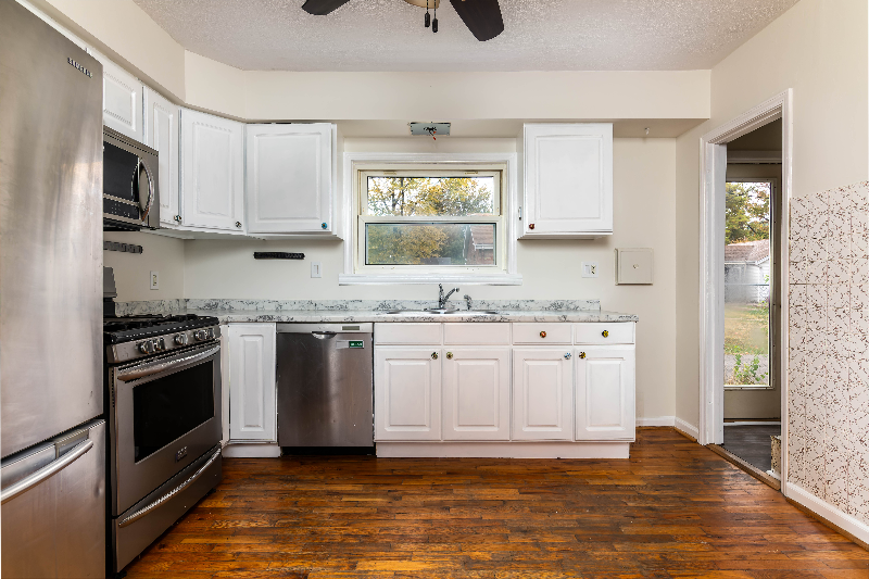 7923 S Rock Hill Rd - Photo 2 of 29