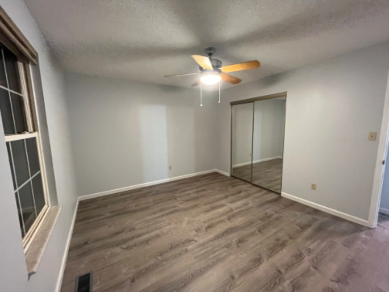 2504 Tanglewood Dr - Photo 2 of 8