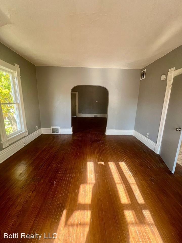 1510 8th Ave - Photo 2 of 7