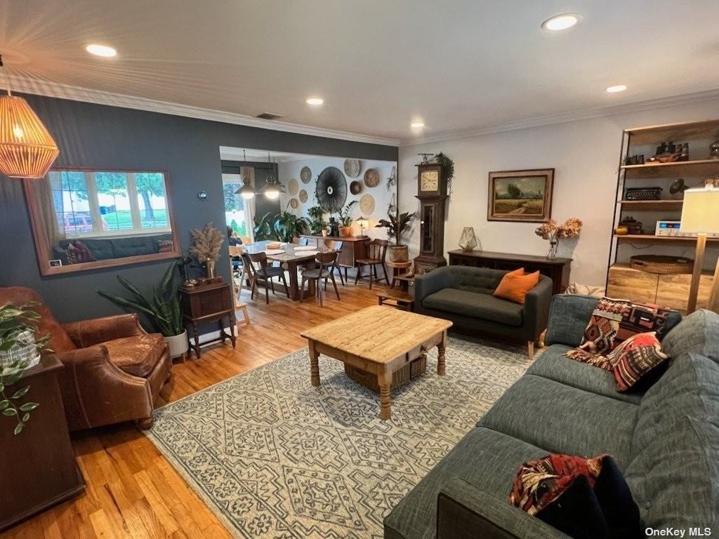 64 Elizabeth Dr - Photo 2 of 15