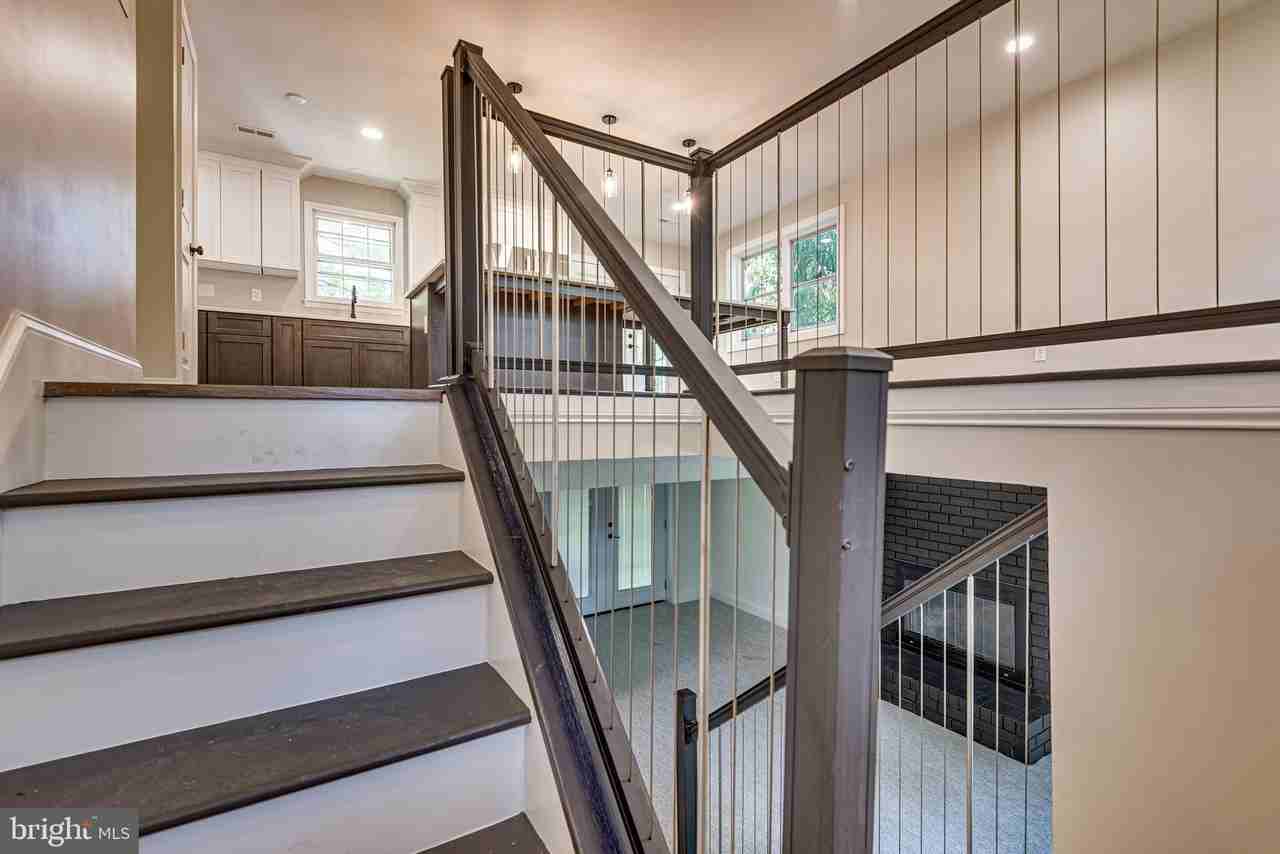 1220 Plateau Pl - Photo 3 of 36