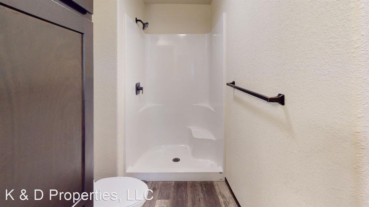 590 Westwind Rd - Photo 2 of 14