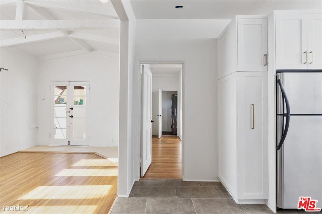 412 Norwich Dr #1-2 - Photo 2 of 10