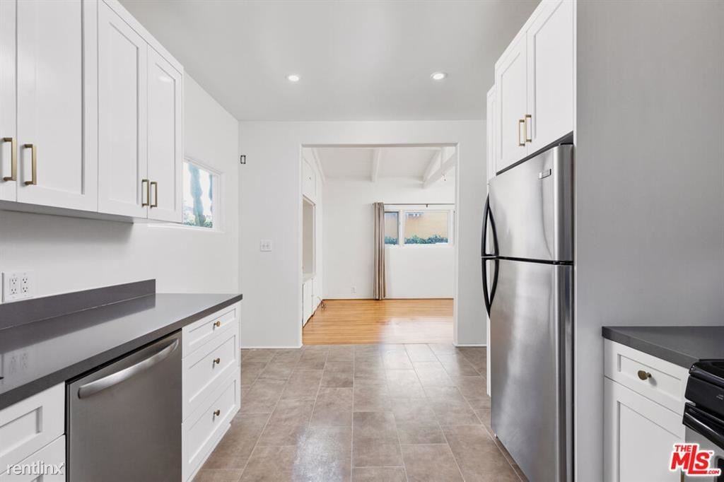 412 Norwich Dr #1-2 - Photo 3 of 10