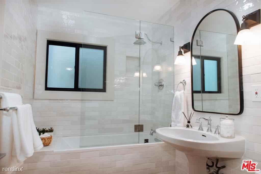 1039 Havenhurst Dr - Photo 2 of 9