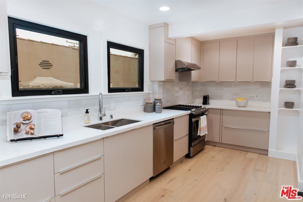 1039 Havenhurst Dr - Photo 3 of 9