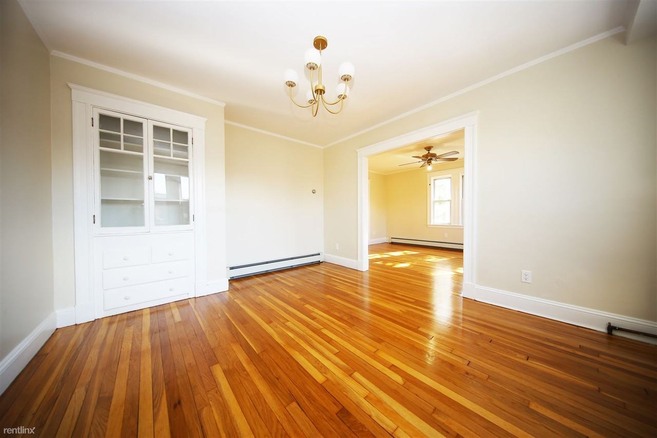 521 Heath St - Photo 3 of 17