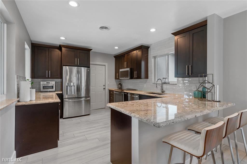 5024 Sw 91st Ter - Photo 2 of 17