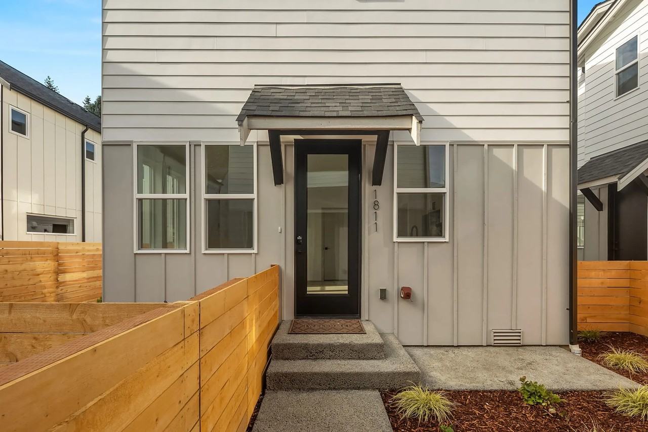 1813 N 105th St - Photo 3 of 10