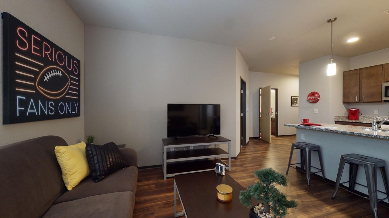 Whistler Apartments - Photo 5 of 30