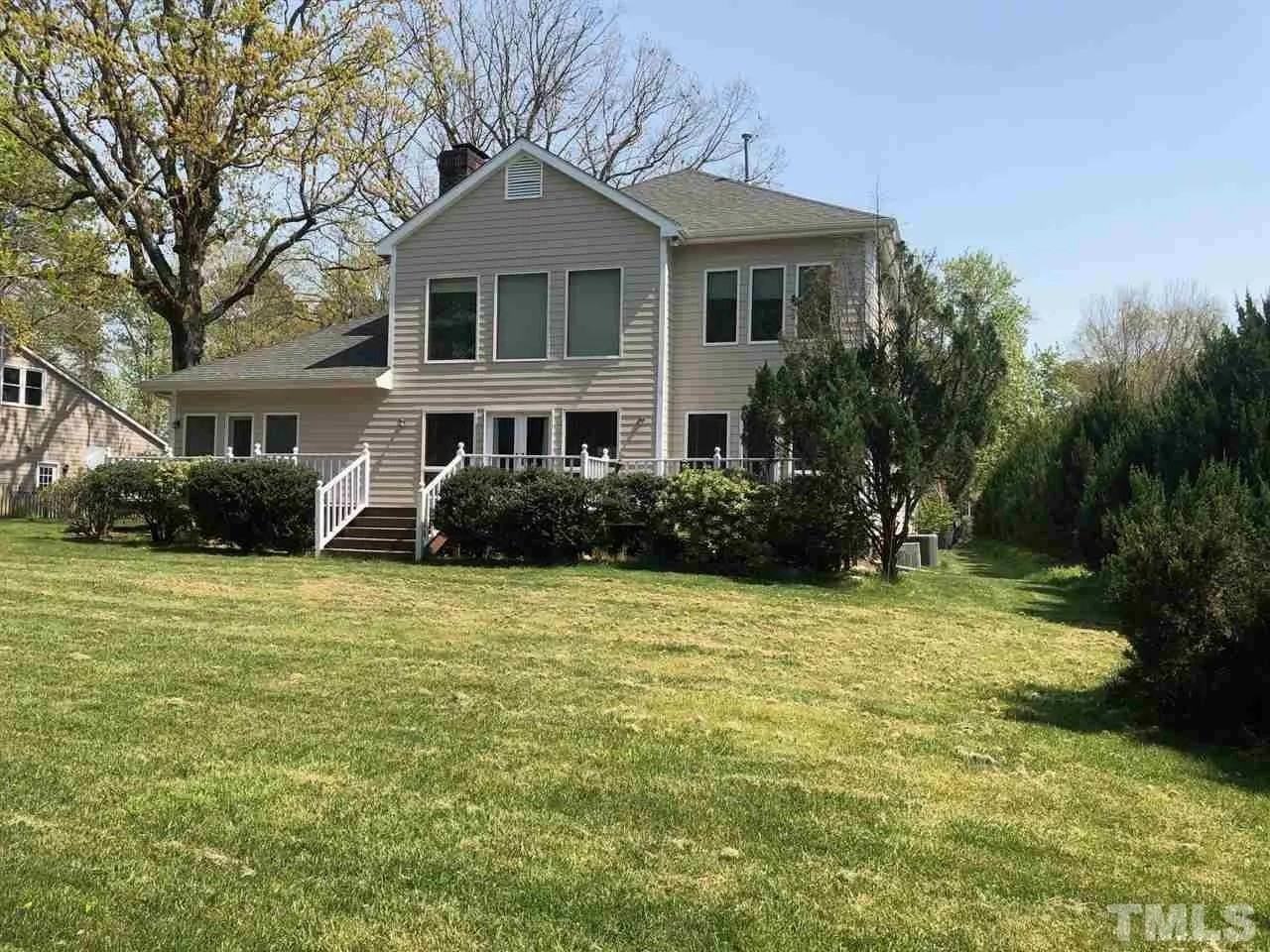 1010 Kingsway Dr - Photo 4 of 42