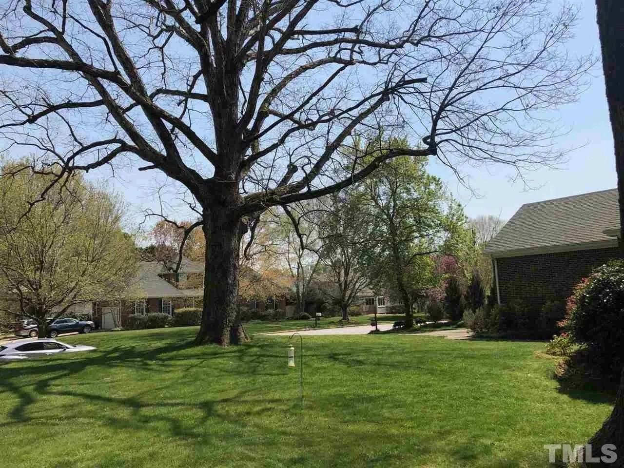 1010 Kingsway Dr - Photo 6 of 42