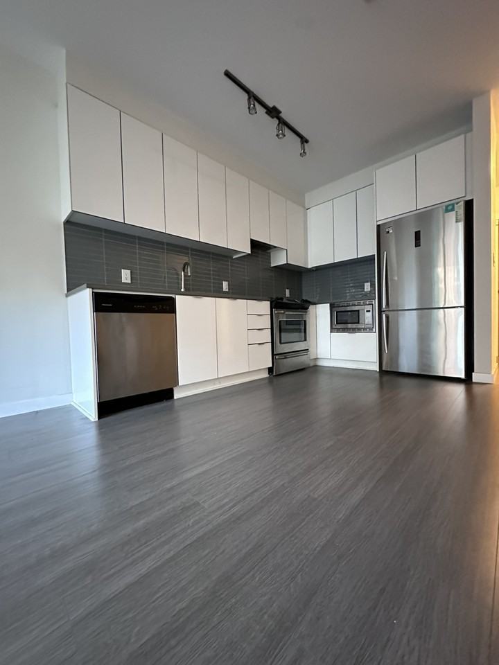 9788 University Cres - Photo 2 of 10