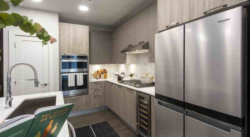 511 W 20th St - Photo 7 of 42